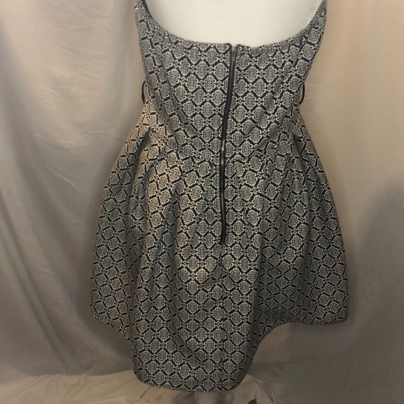 Patterned Tapestry Strapless Dress - Picture 6 of 9